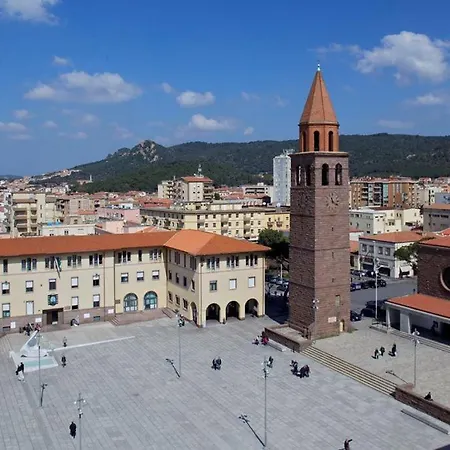 Lu' فندق كاربونيا