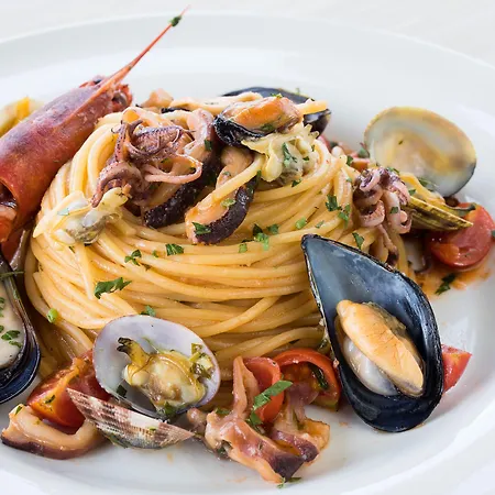 Lu' فندق كاربونيا