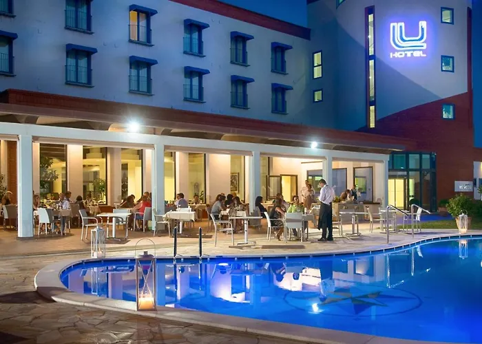 卡尔博尼亚卢酒店 4*