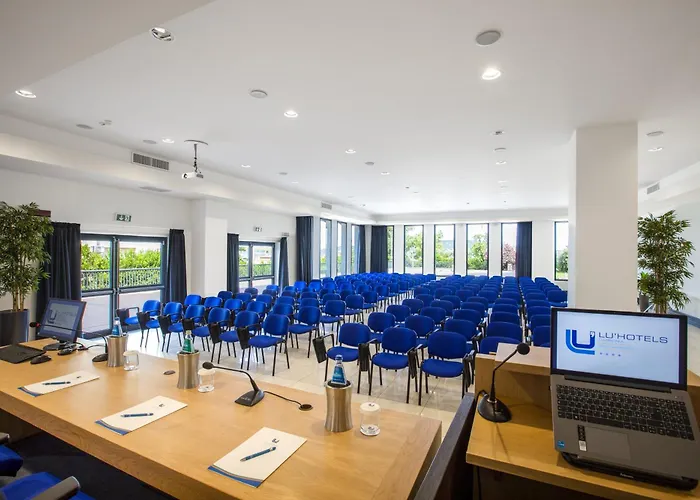 卡尔博尼亚卢酒店